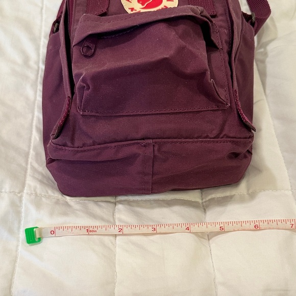 Fjallraven Kånken Mini Backpack in Plum Purple (Dark Purple/Violet) - Picture 4 of 7